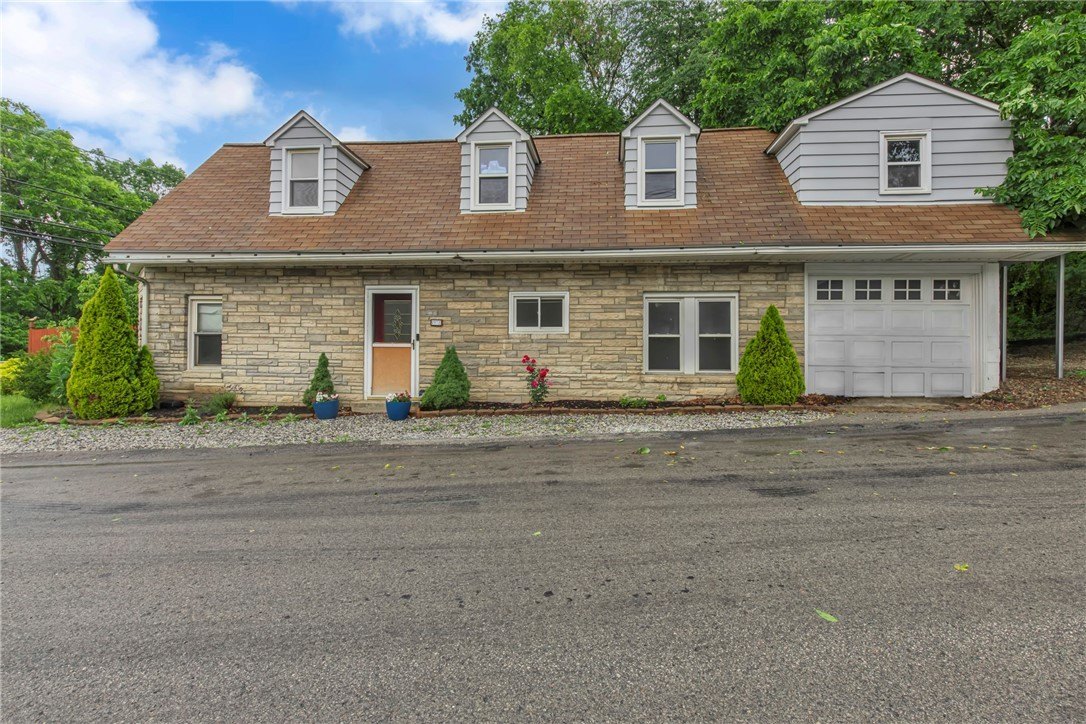 Single Family 3BR 1BA - 2972 Brodhead Rd, Center Twp, PA