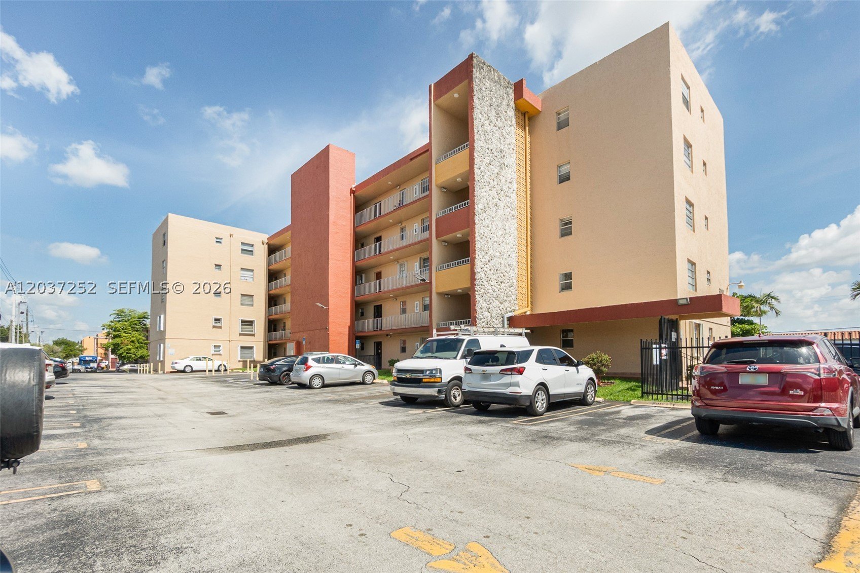 Condo 2BR 1BA - 6090 W Flagler St, Miami, FL