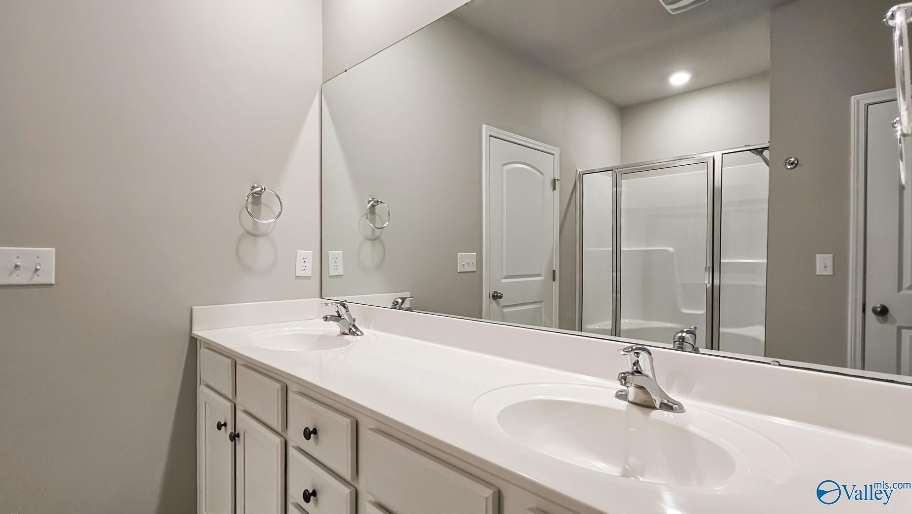 Single Family 4BR 3BA - 14783 London Lane, Athens, AL
