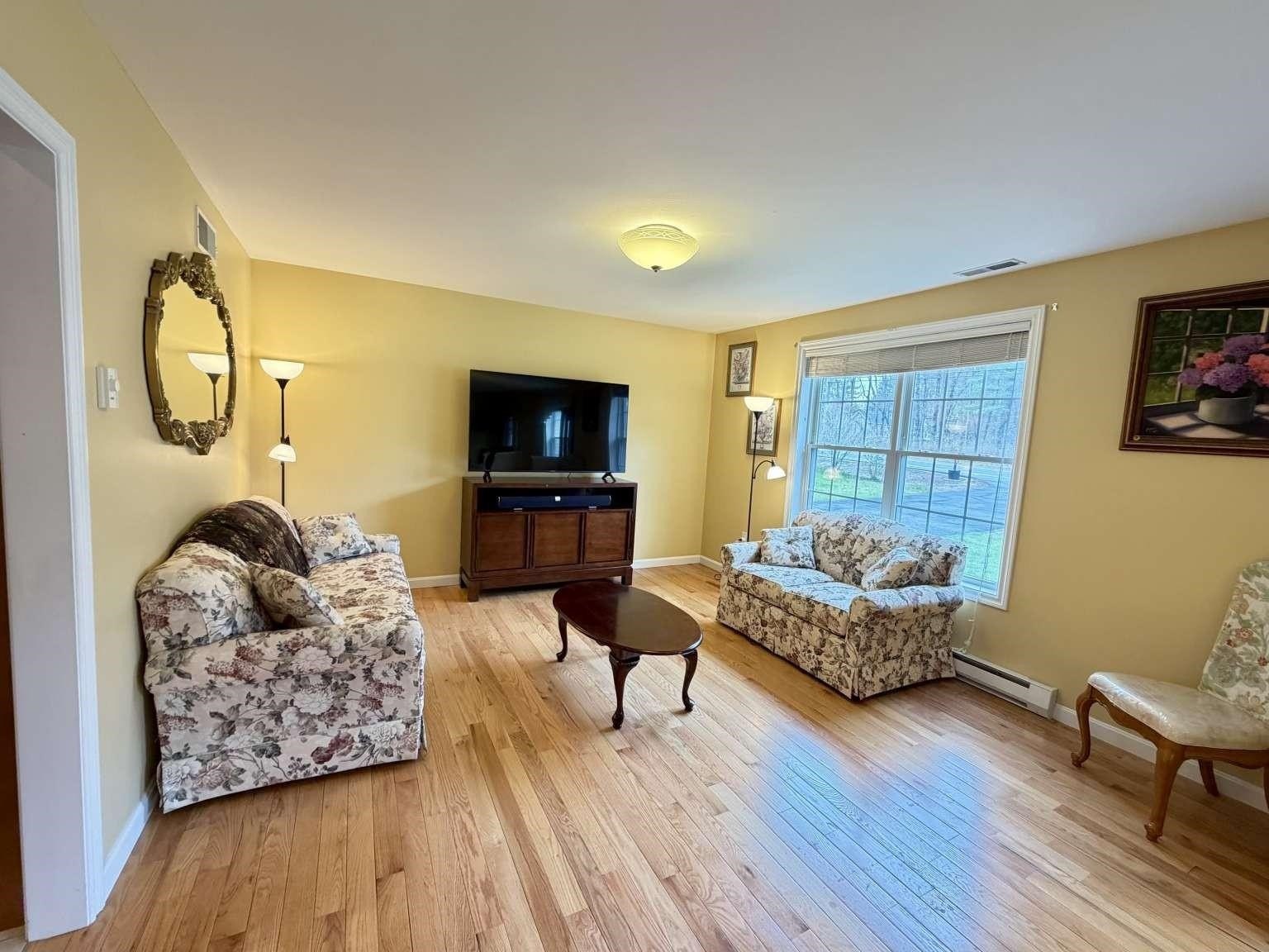 Single Family 3BR 3BA - 314 Mammoth Road, Londonderry, NH