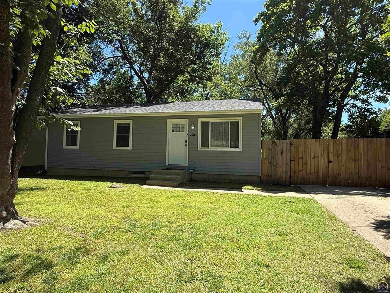 Single Family 3BR 1BA - 2616 SE Iowa AVE, Topeka, KS