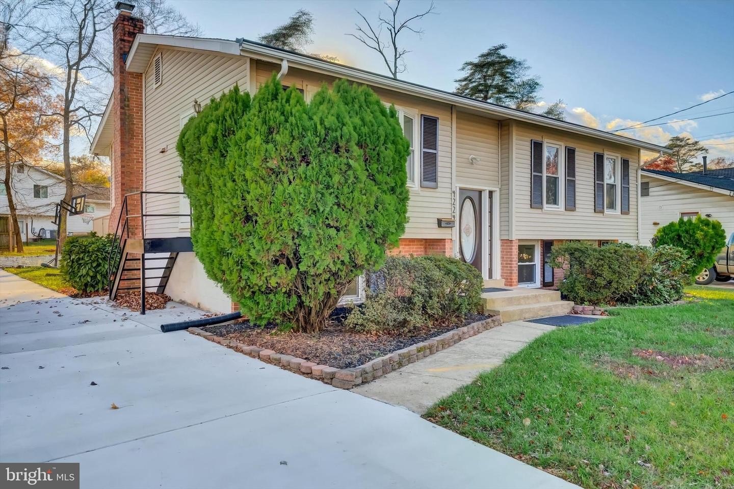 Single Family 4BR 3BA - 4224 KINMOUNT RD, LANHAM, MD