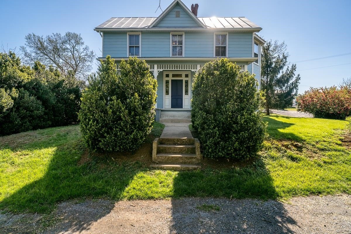 Single Family 4BR 1BA - 133 W SPRINGBROOK RD, BROADWAY, VA