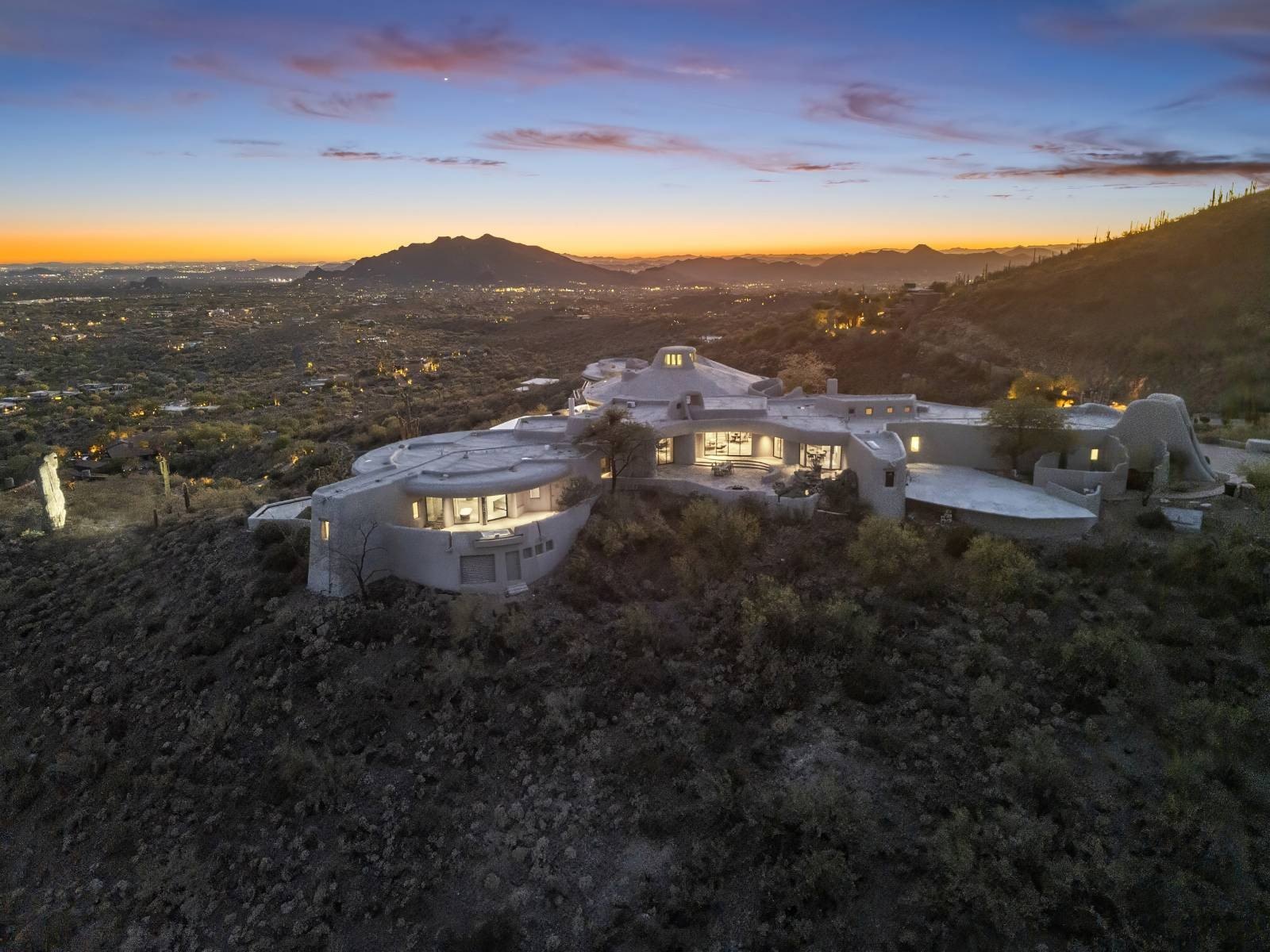 Single Family 4BR 6BA - 39029 North Alister McKenzie Drive, Scottsdale, AZ