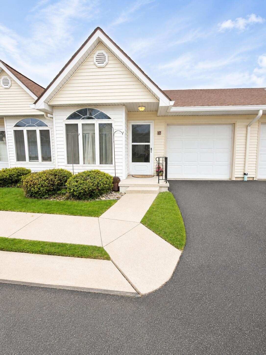 Condo 3BR 2BA - 729 W Clark Street, Tecumseh, MI