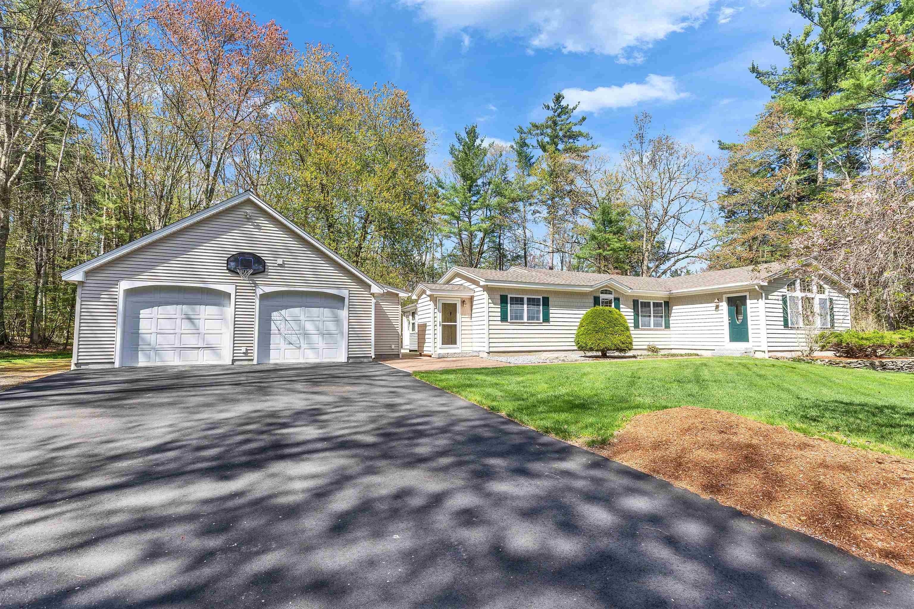 Single Family 3BR 2BA - 78 Meadowcrest Drive, Bedford, NH