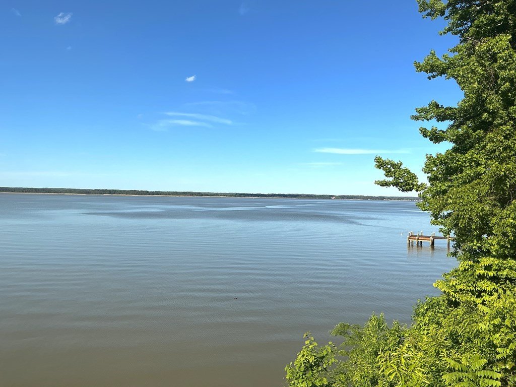Single Family 3BR 2BA - 114 Rappahannock Beach Drive, Tappahannock, VA