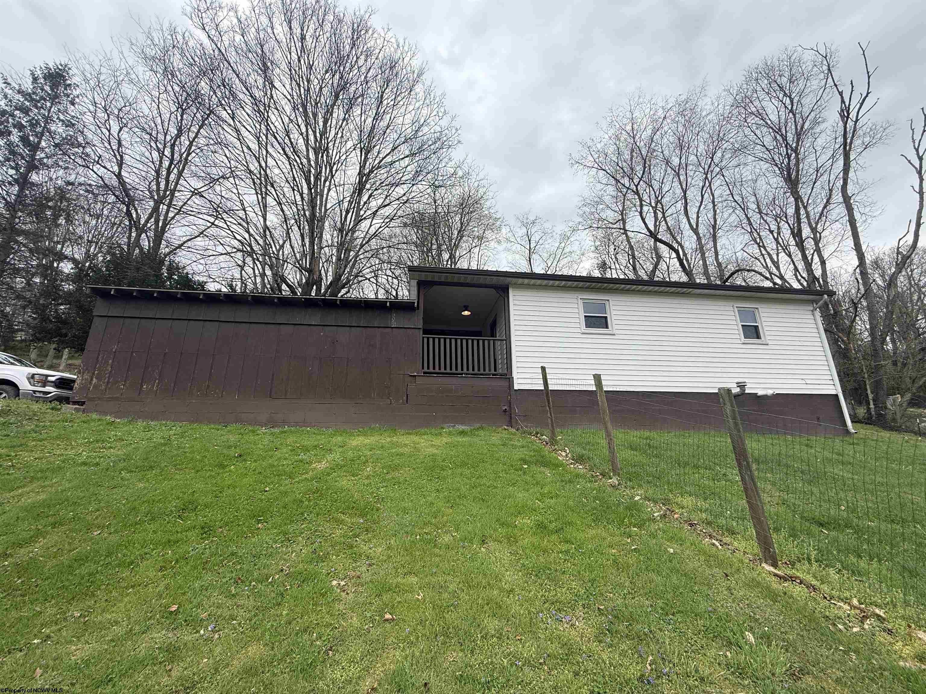 Single Family 2BR 1BA - 54 Brady Lane, Mount Clare, WV