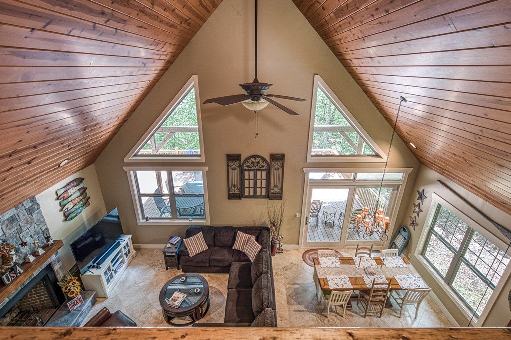 Single Family 3BR 4BA - 249 Whispering Pine Trail, Murphy, NC