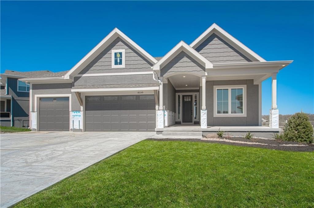 Single Family 4BR 3BA - 5110 NW Montebella Drive, Riverside, MO