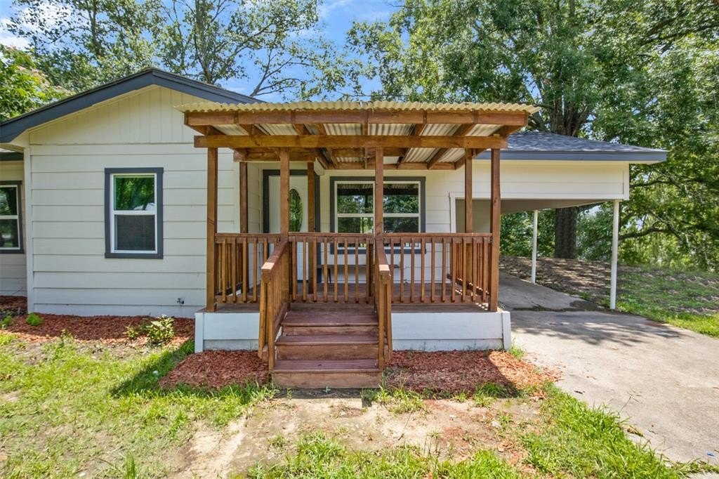 Single Family 3BR 1BA - 121 Circle Drive, Bogata, TX