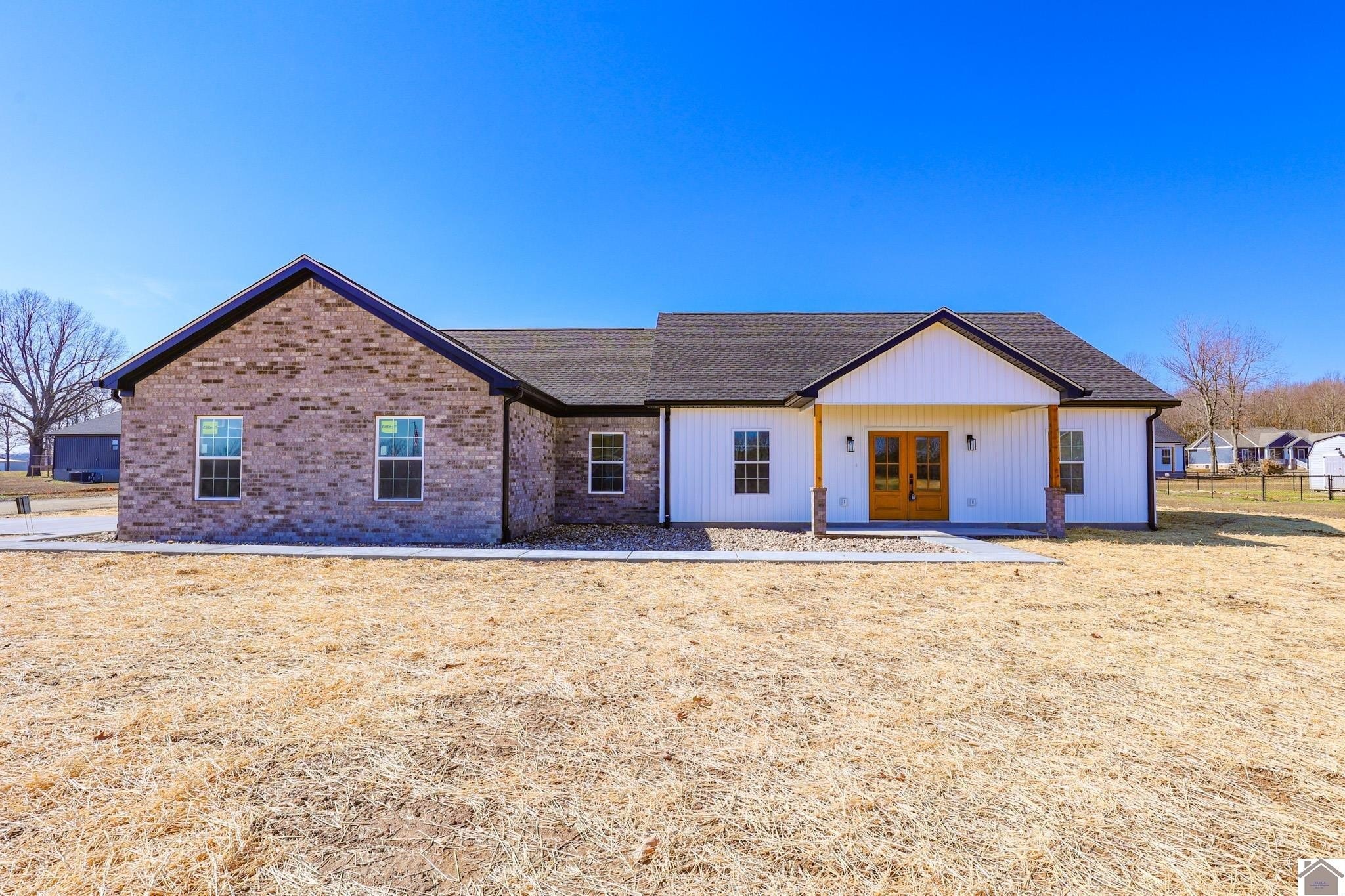 Single Family 3BR 2BA - 139 Ayly Estates Drive, Mayfield, KY