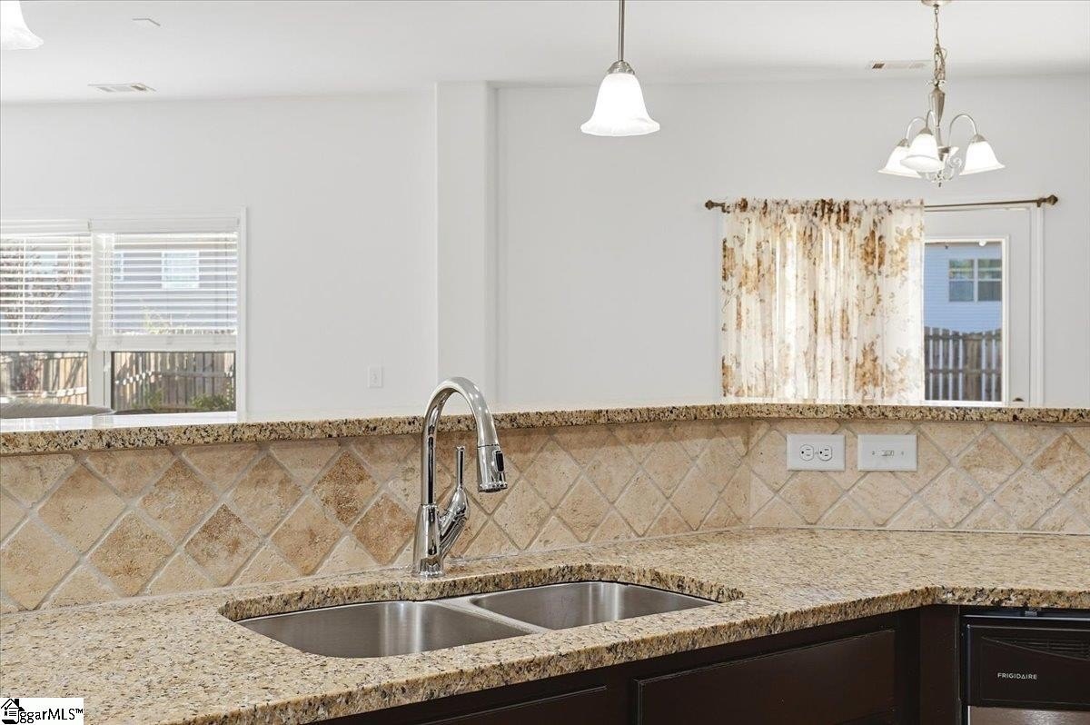 Single Family 5BR 4BA - 388 Heritage Point Drive, Simpsonville, SC