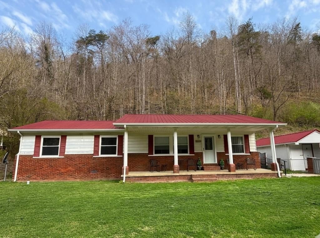 Single Family 3BR 2BA - 1025 Greasy Creek Road, Shelbiana, KY