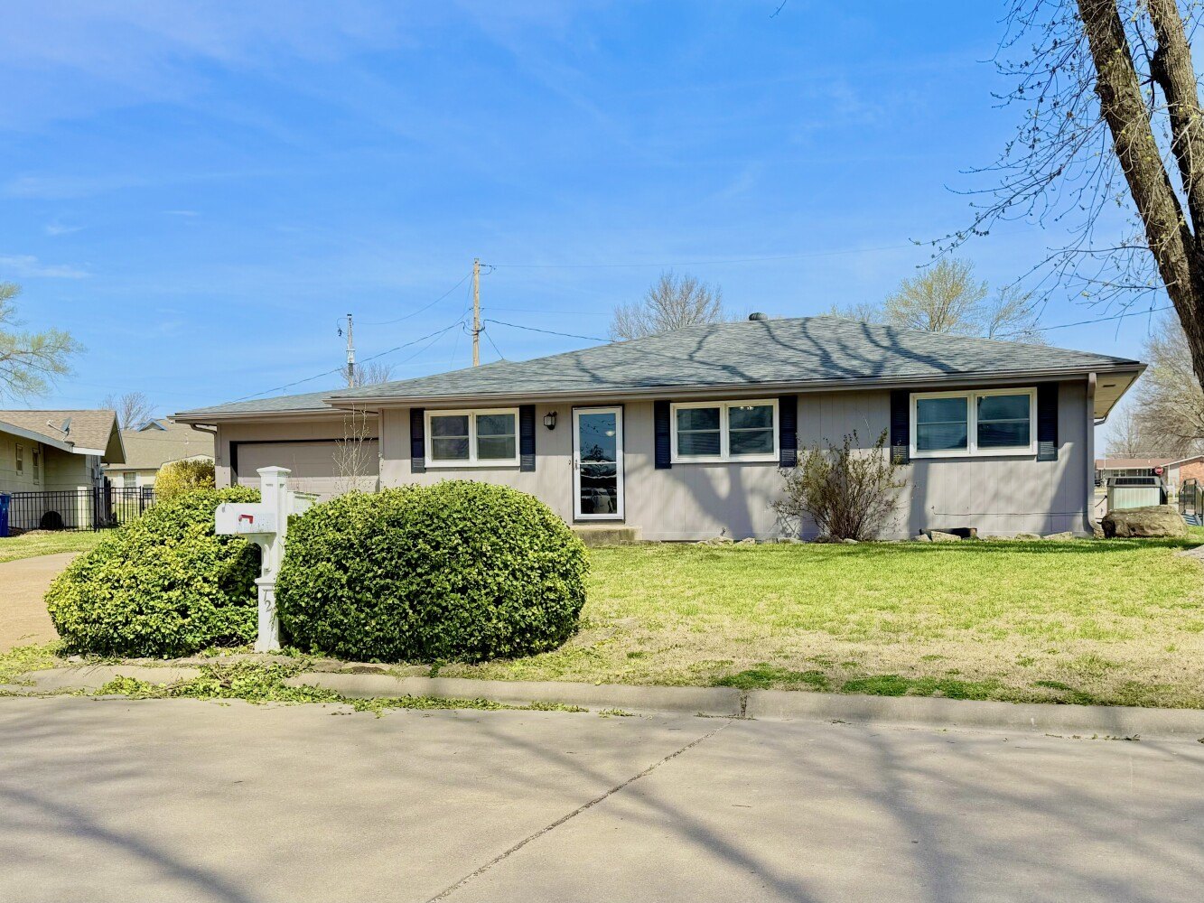 Single Family 3BR 2BA - 1217 W 14th St Ct., Chanute, KS