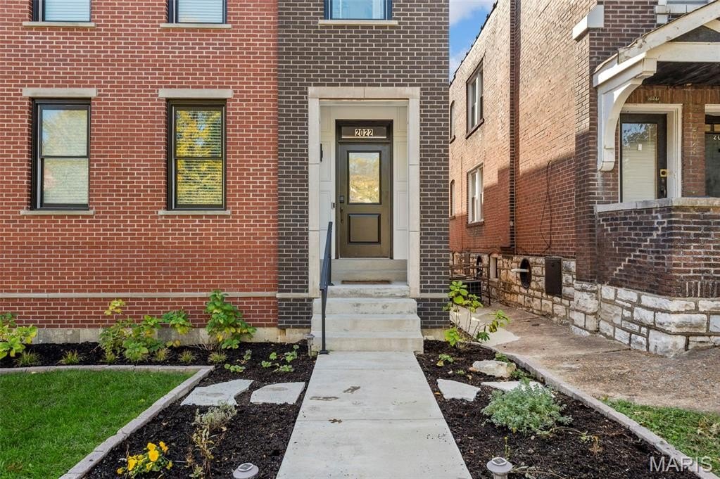 Single Family 4BR 4BA - 2022 Geyer Avenue, St Louis, MO