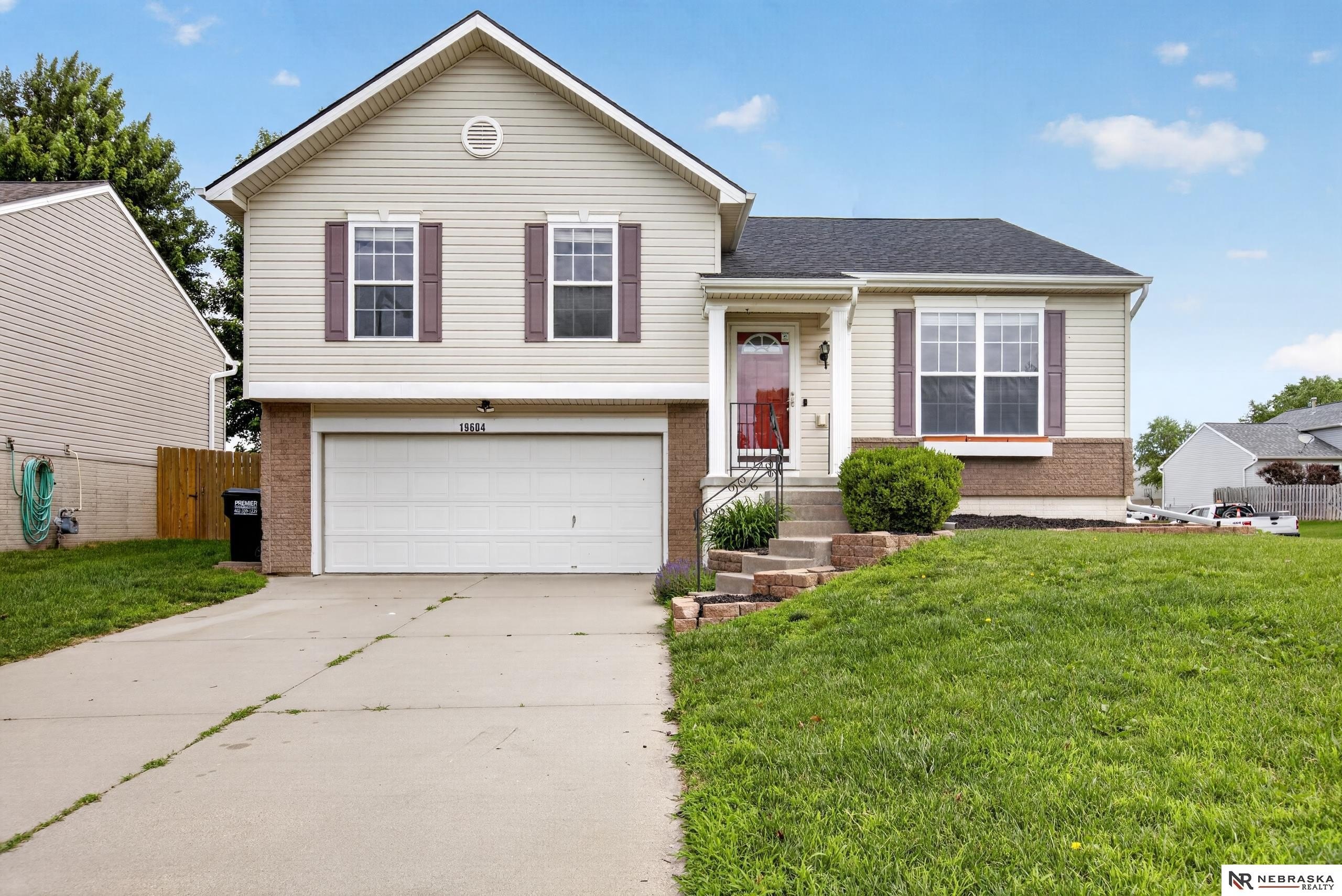 Single Family 3BR 2BA - 19604 V Street, Omaha, NE