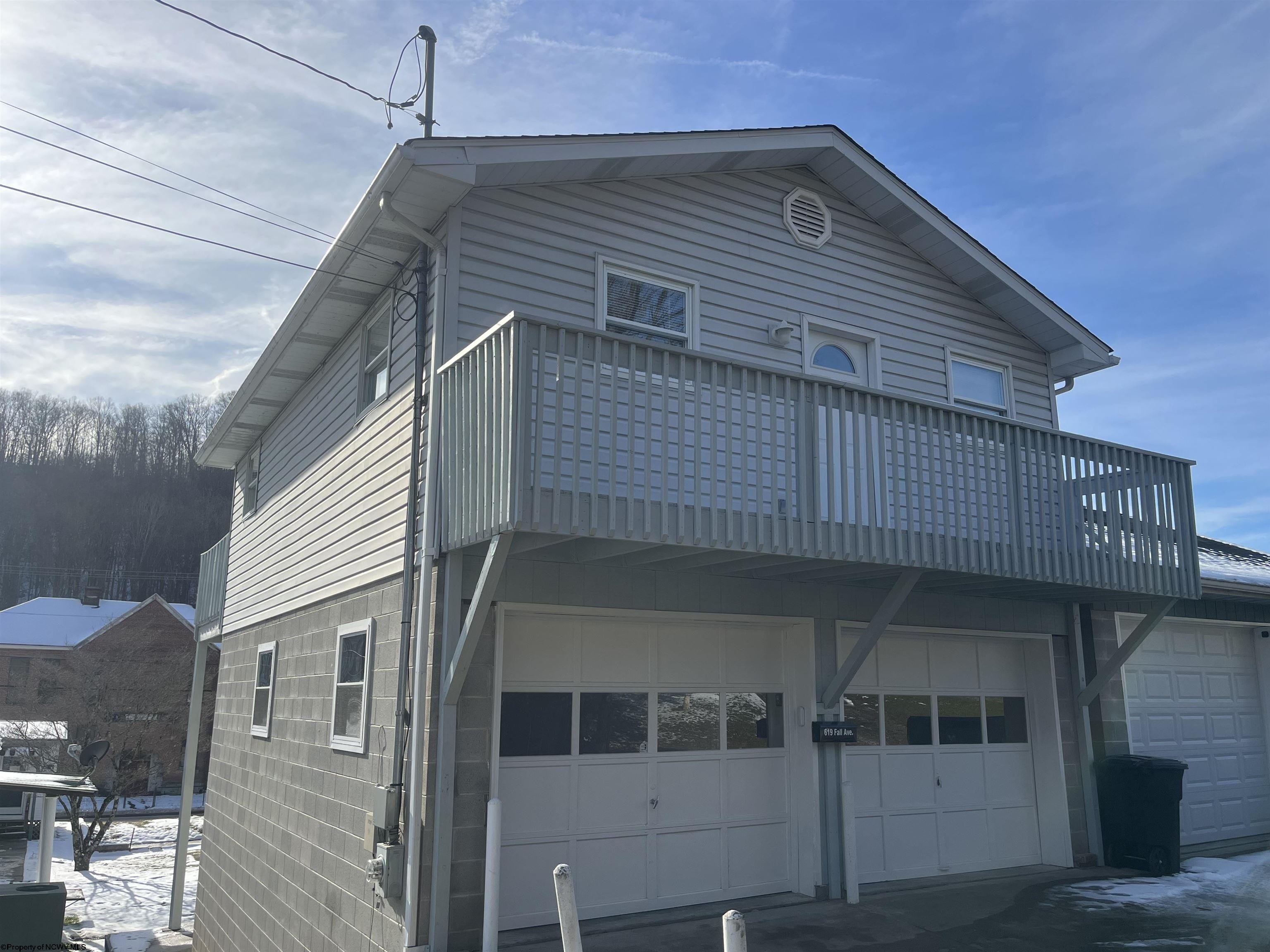 Single Family 2BR 1BA - 619 Fall Avenue, Weston, WV