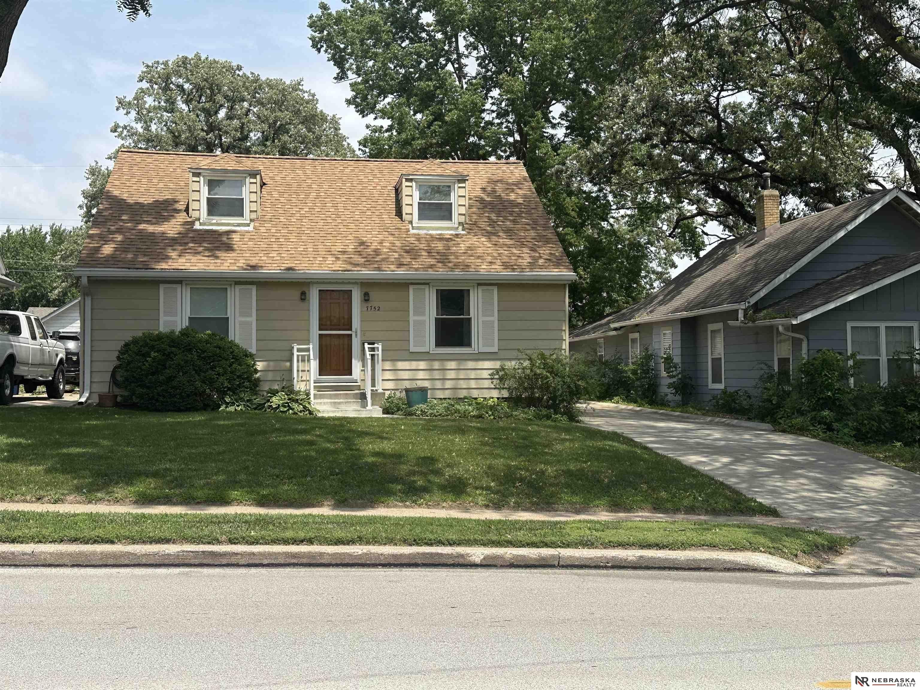 Single Family 4BR 2BA - 7752 Oakwood Street, Ralston, NE