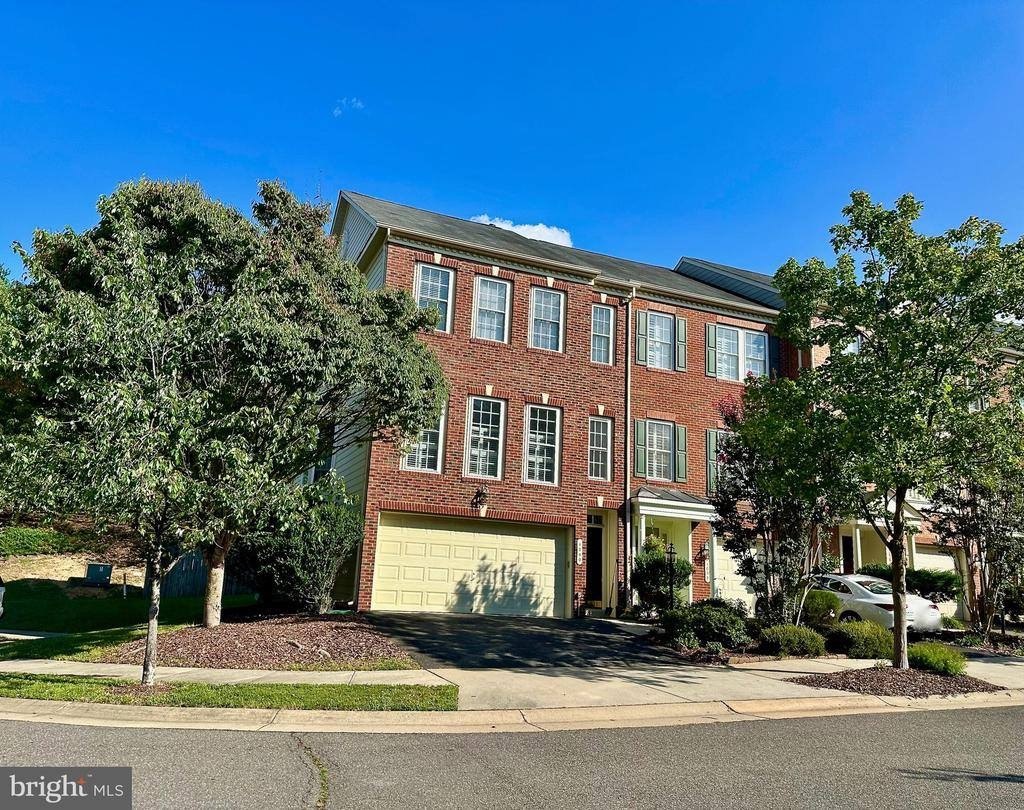 Single Family 3BR 4BA - 1040 Hotchkiss Place, Fredericksburg, VA