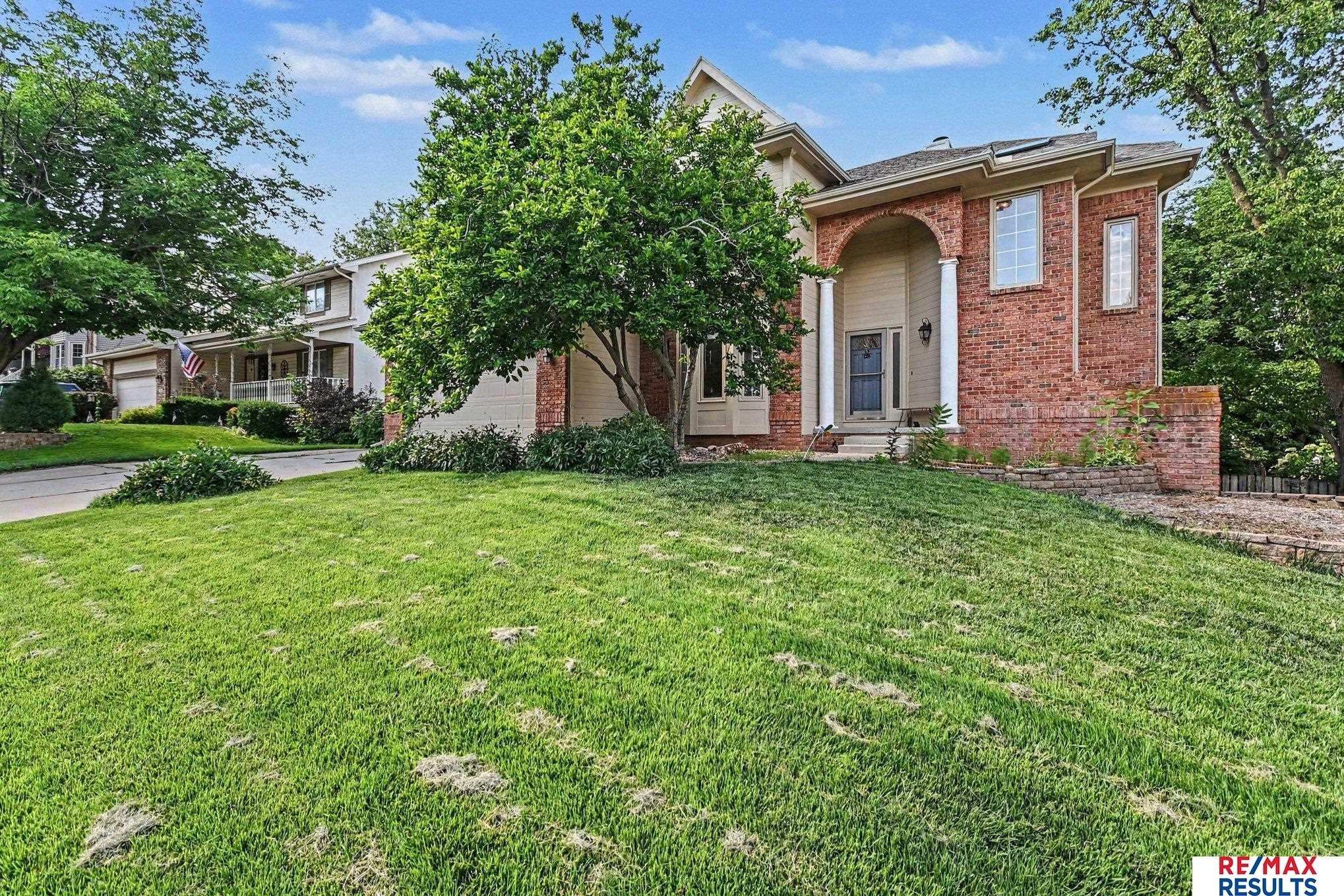 Single Family 5BR 4BA - 1022 Sherwood Lane, Papillion, NE