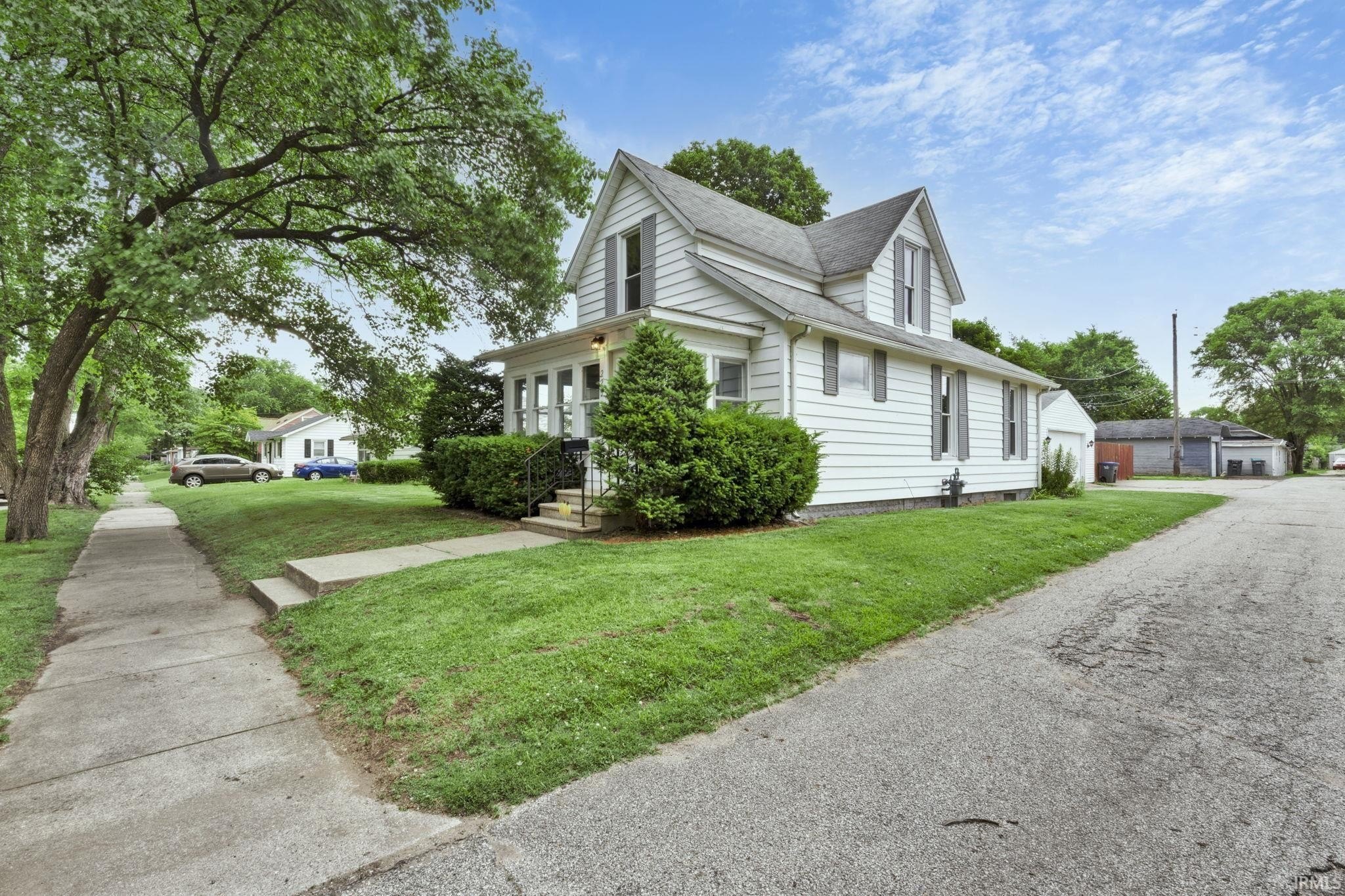 Single Family 3BR 1BA - 220 Crescent Street, Elkhart, IN