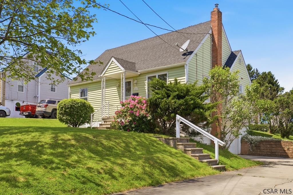 Single Family 4BR 2BA - 806 Freedom Avenue, Johnstown, PA