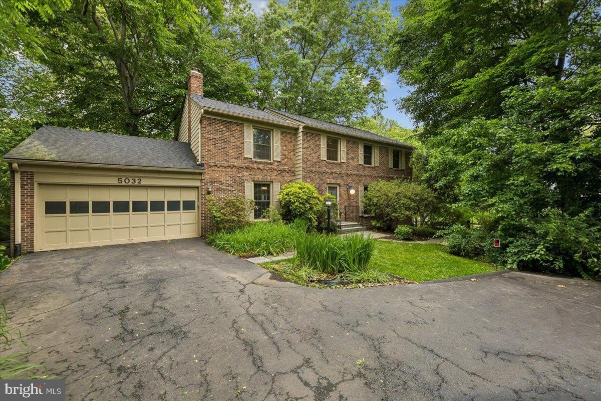Single Family 6BR 3BA - 5032 KING DAVID BLVD, ANNANDALE, VA