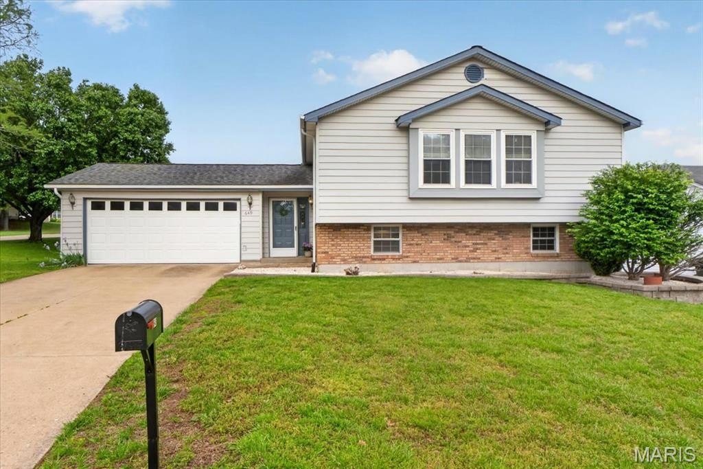 Single Family 4BR 3BA - 649 Bull Valley Drive, St Peters, MO