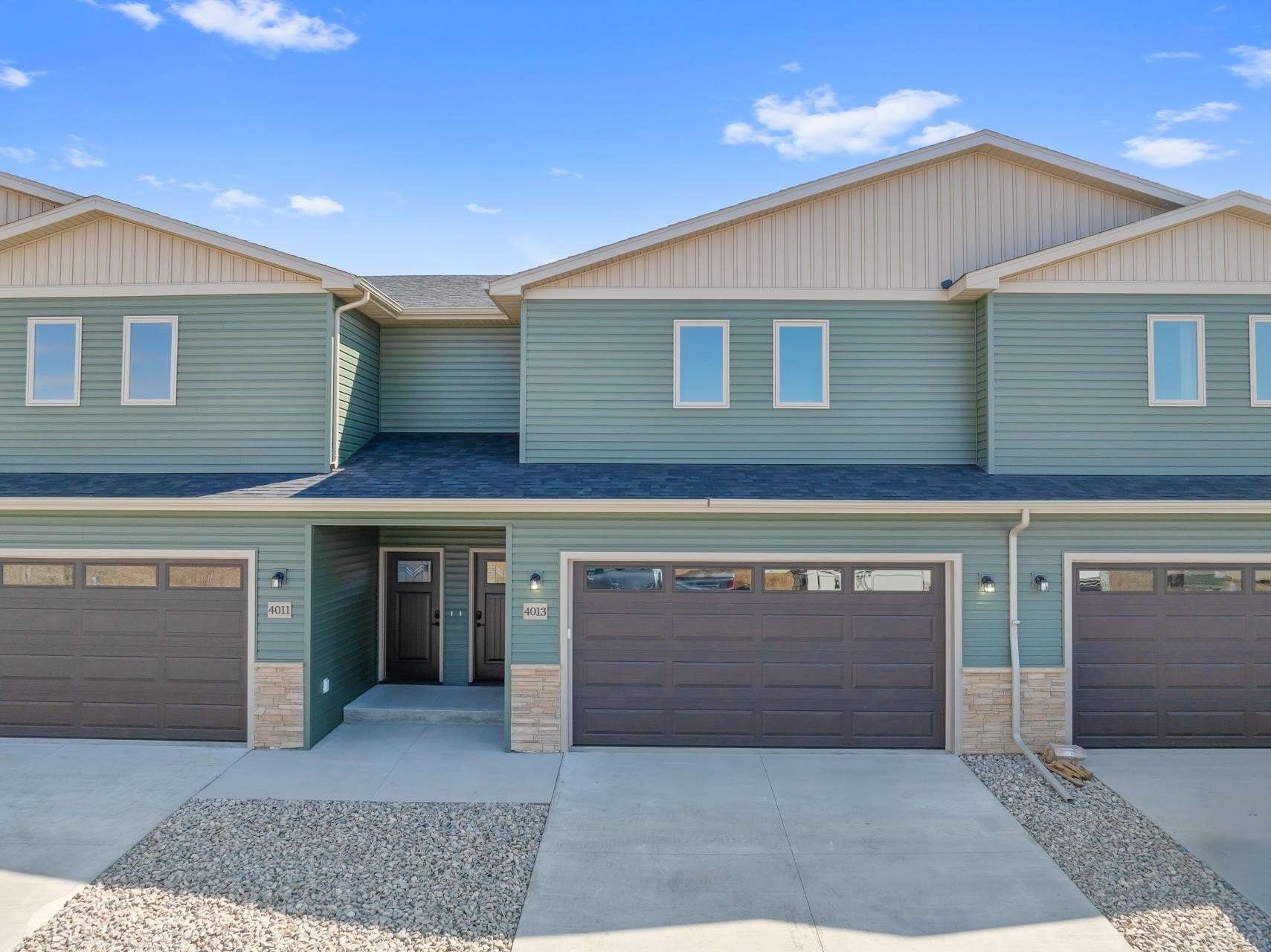 Single Family 3BR 3BA - 4013 Crossing St SW, Minot, ND