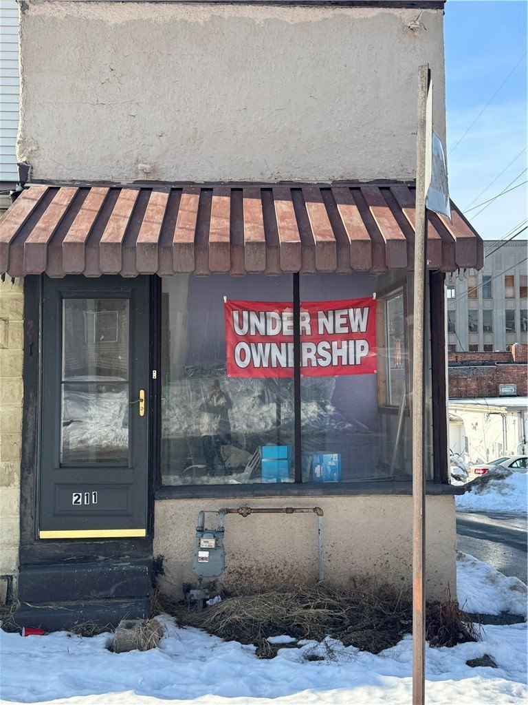 Single Family 1BR - 211 S 3rd St, Jeannette, PA