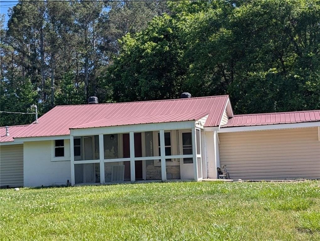 Single Family 2BR 1BA - 201 Club Road, Buchanan, GA