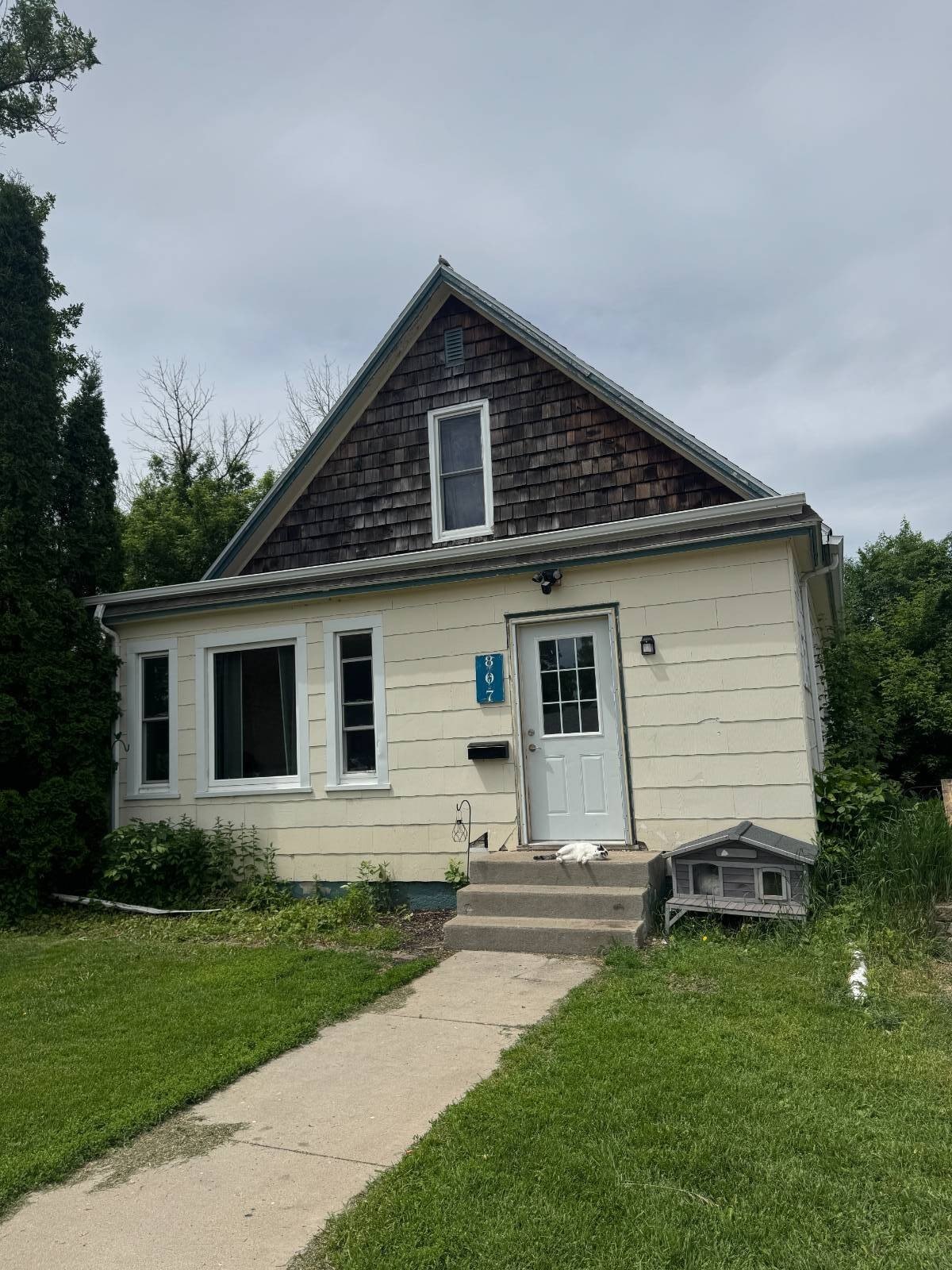 Single Family 3BR 1BA - 807 4th Ave NE, Devils Lake, ND