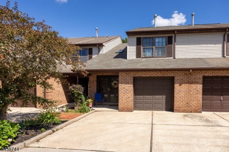 Single Family 2BR 2BA - 13 Betty Ct, Lebanon Boro, NJ