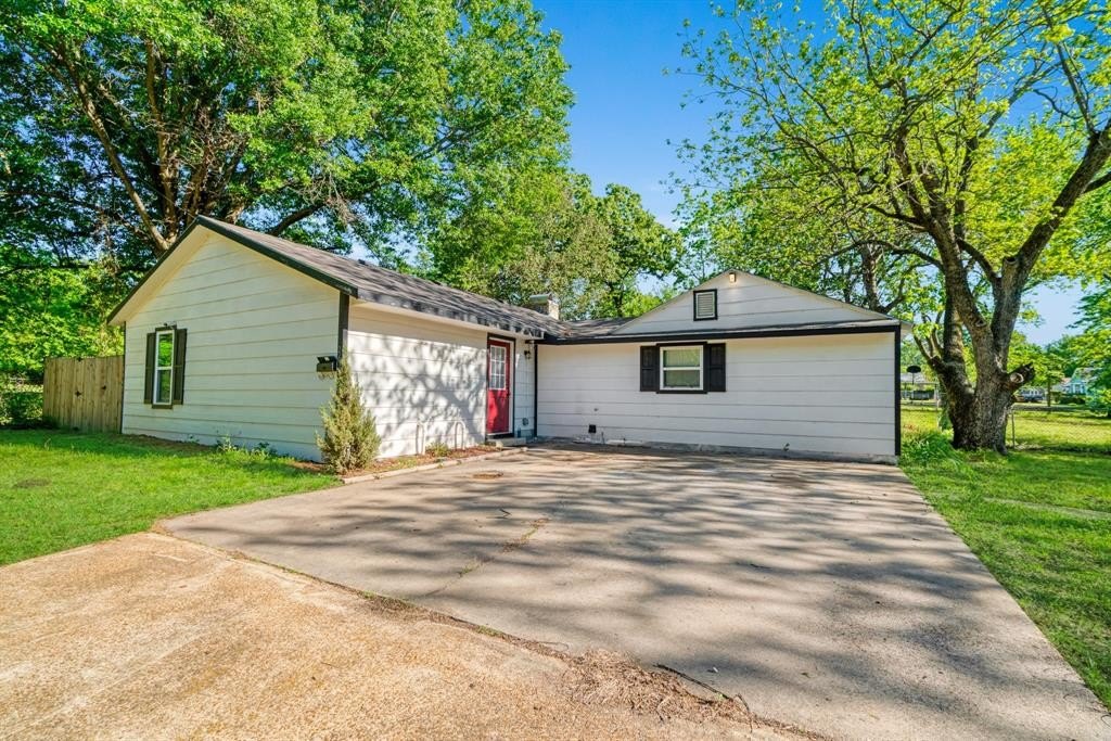 Single Family 2BR 2BA - 2617 Graham Street, Paris, TX