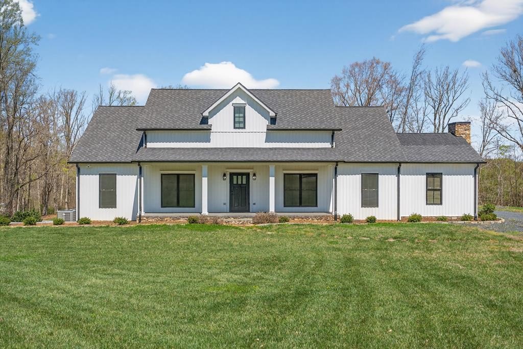 Single Family 3BR 3BA - 3162 Oak Hill Rd, Buckingham, VA