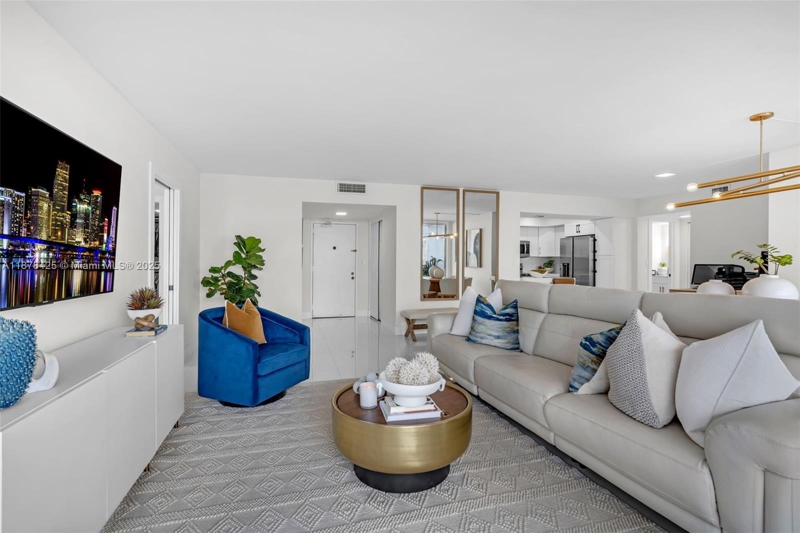Condo 2BR 2BA - 17720 N Bay Rd, Sunny Isles Beach, FL