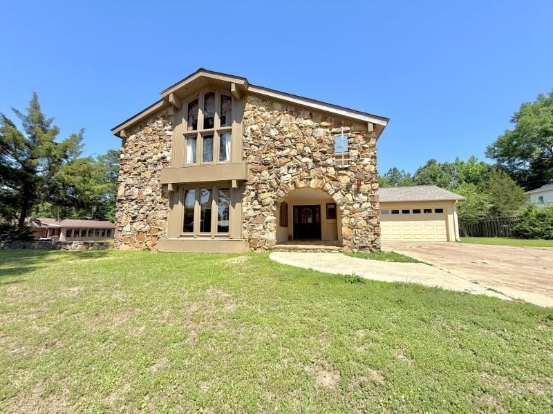 Single Family 4BR 3BA - 103 Sidney Dr., Fulton, MS