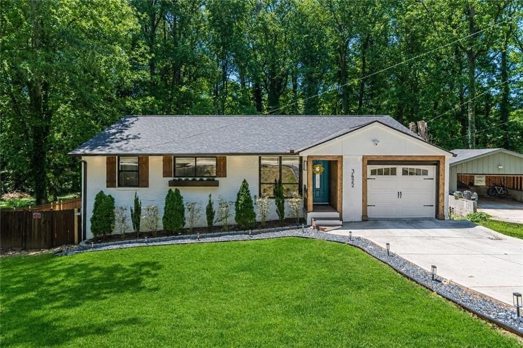 Single Family 4BR 2BA - 3422 Creatwood Trail SE, Smyrna, GA