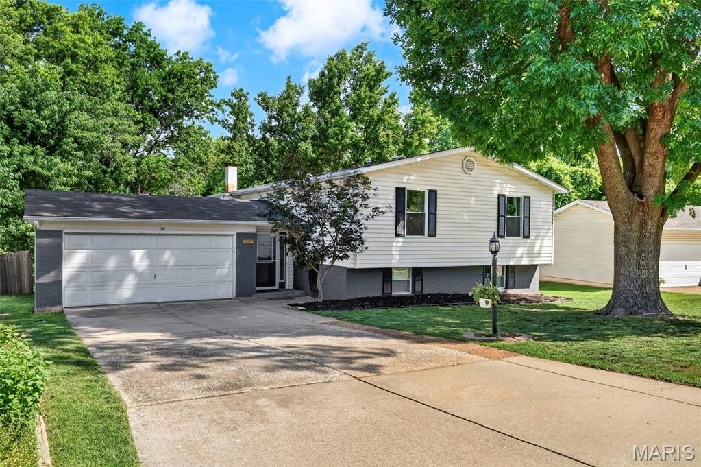 Single Family 4BR 3BA - 18 Roland Lane, St Peters, MO