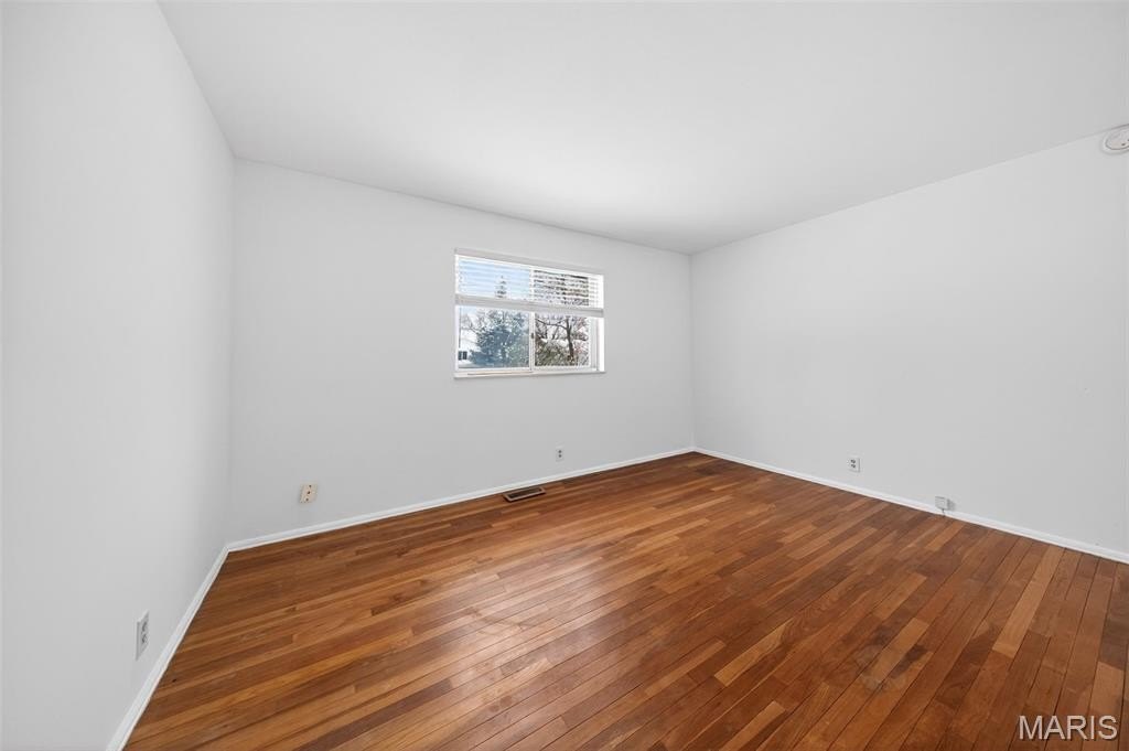 Single Family 4BR 3BA - 2042 Shoreham Drive, Florissant, MO