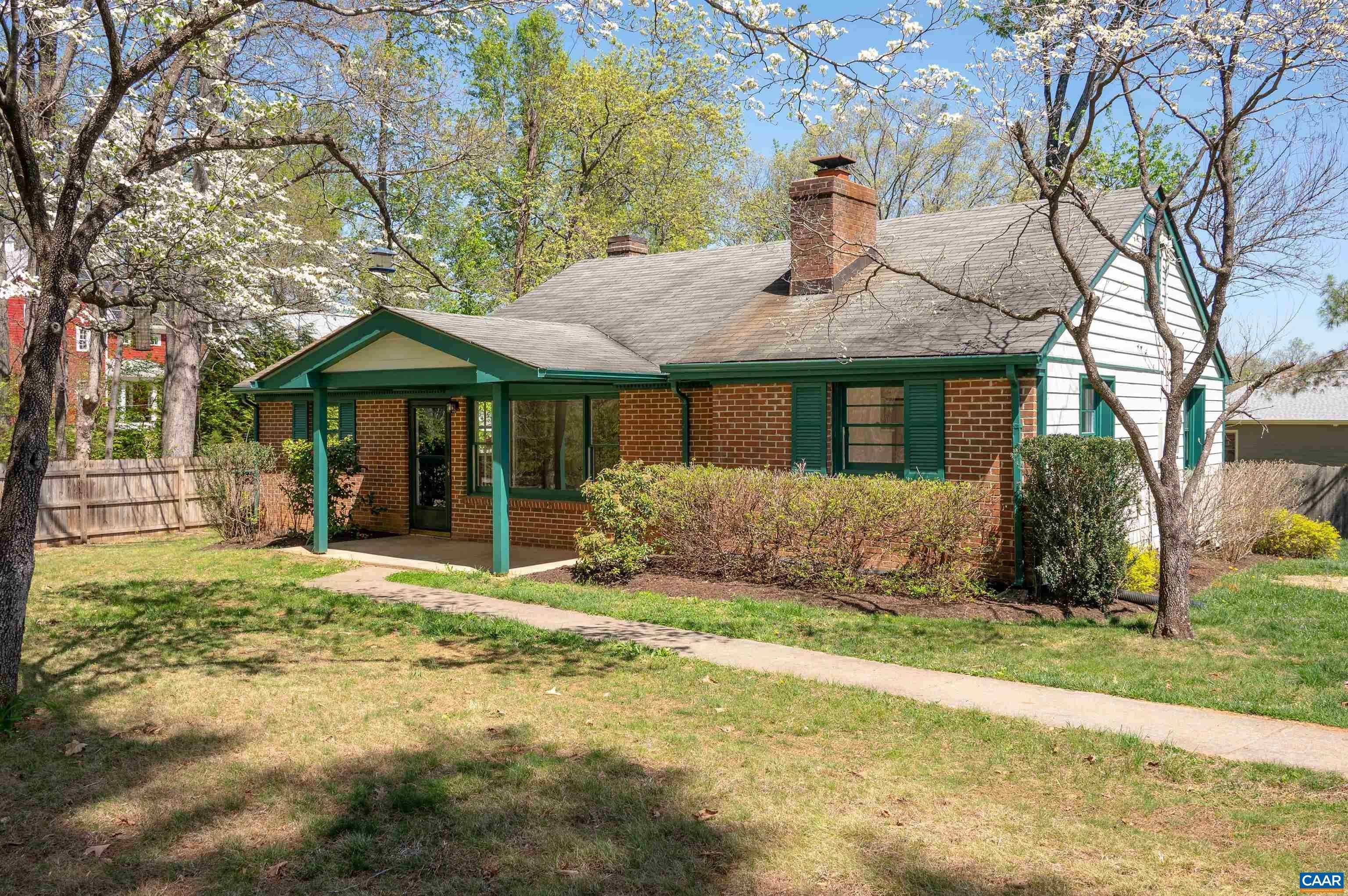 Single Family 3BR 1BA - 395 BURCHS CREEK RD, CROZET, VA