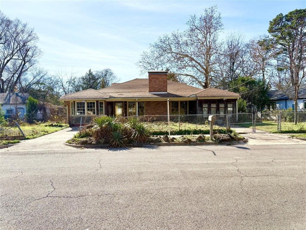 Single Family 2BR 2BA - 609 Hickory 1 Street, Hughes Springs, TX