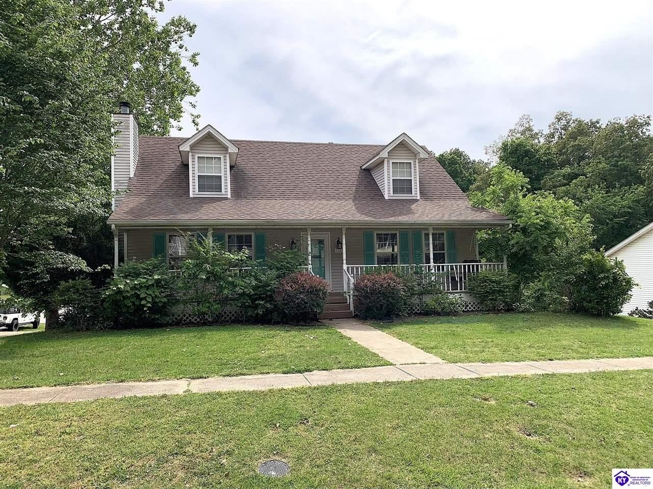 Single Family 4BR 3BA - 128 Whisbrook Avenue, Vine Grove, KY