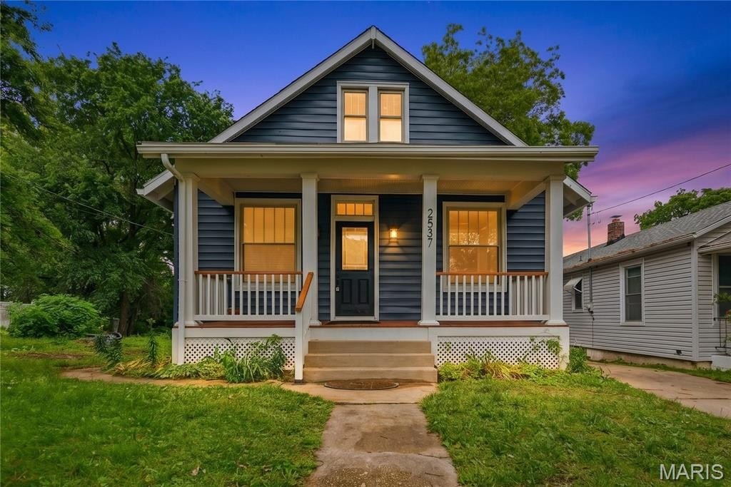 Single Family 3BR 2BA - 2537 Bredell Avenue, Maplewood, MO