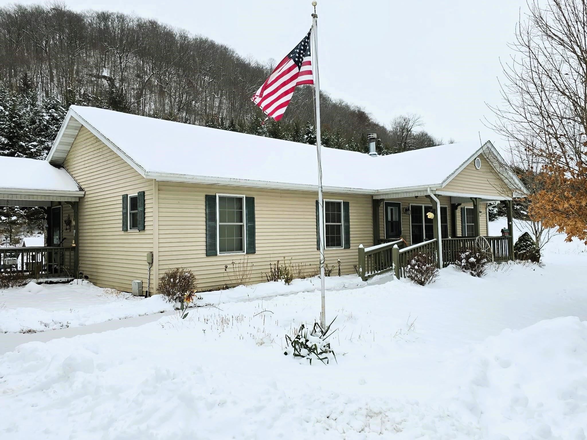 Single Family 3BR 3BA - 41498 S Sleepy Hollow Road, Gays Mills, WI