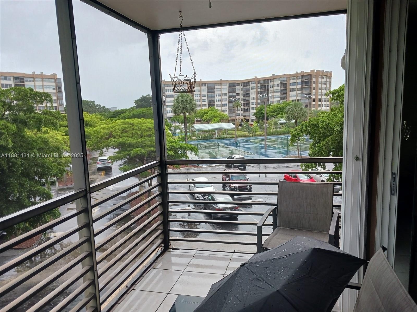 Condo 2BR 2BA - 1300 St Charles Pl, Pembroke Pines, FL