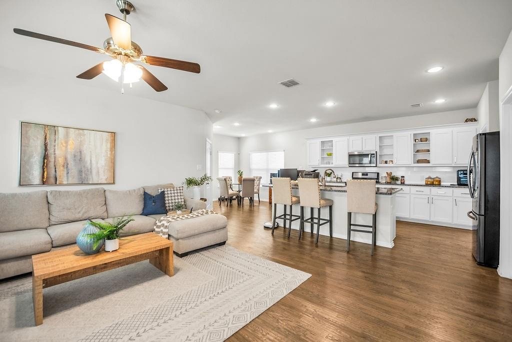 Single Family 4BR 3BA - 2975 Cedeno Drive, Heartland, TX