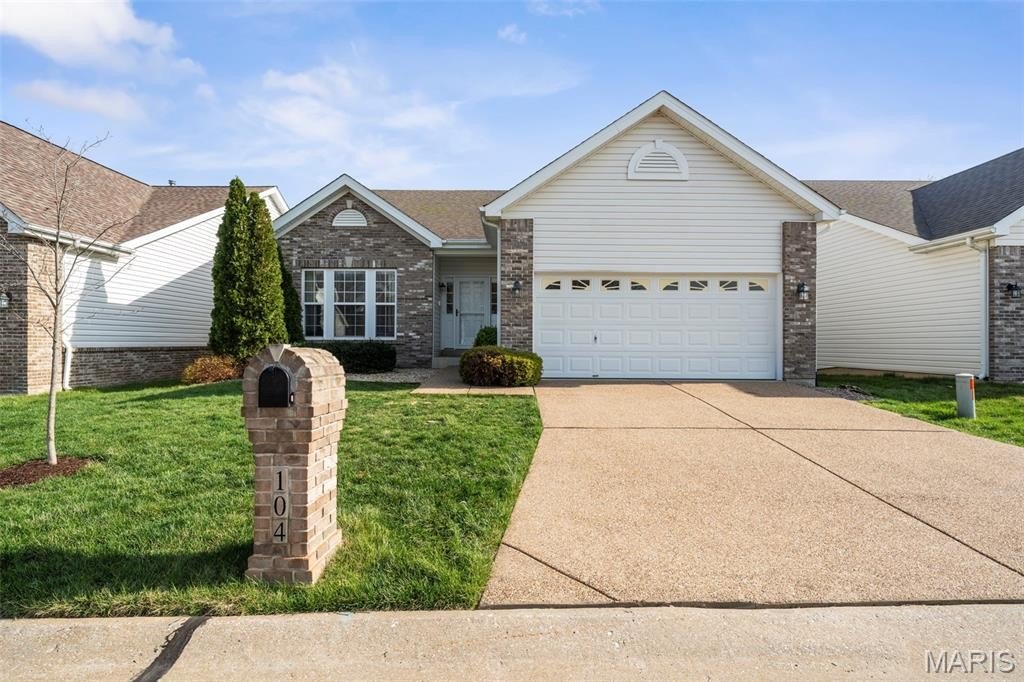 Single Family 3BR 3BA - 104 Ellington Oaks Drive, St Peters, MO