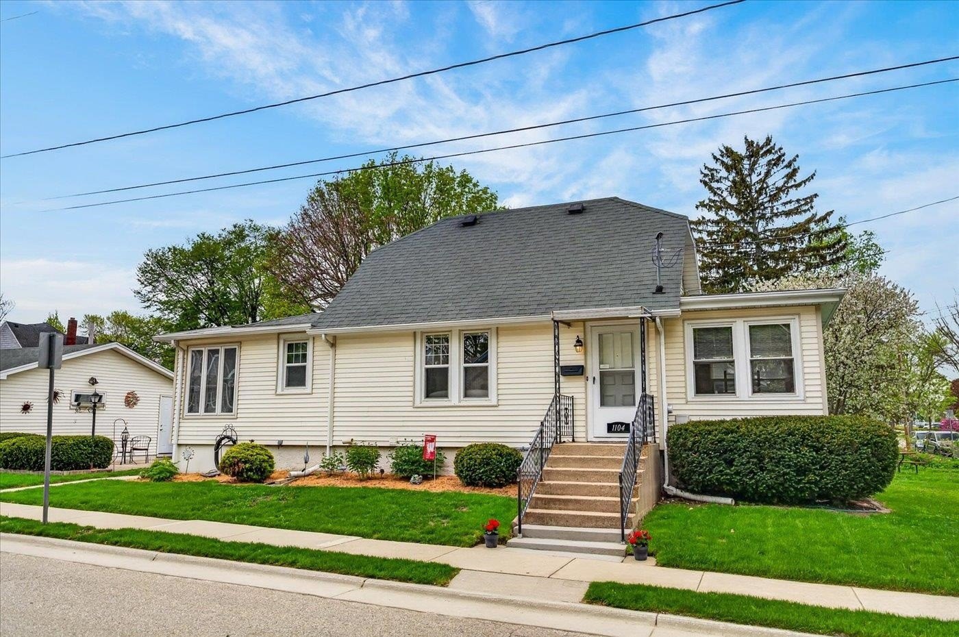 Single Family 3BR 2BA - 1104 Lawrence Street, Madison, WI